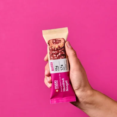 MaxiNutrition Creamy Core Protein Bar Hazelnut Nougat 45g – Mood in der Hand
