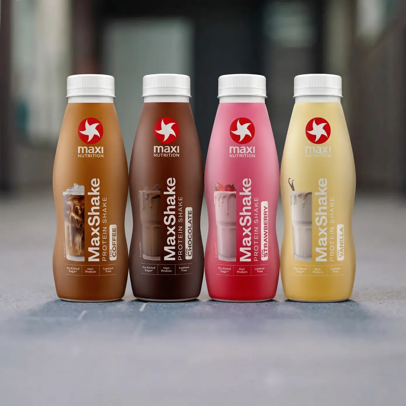Vier MaxiNutrition MaxShake Protein Shake Flaschen in den Sorten Coffee, Chocolate, Strawberry und Vanilla nebeneinander