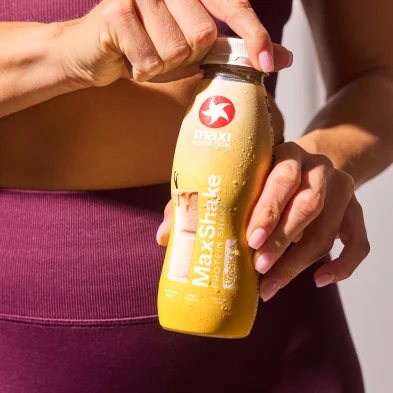 MaxiNutrition MaxShake Protein Milkshake Vanilla 330ml – Flasche wird geöffnet