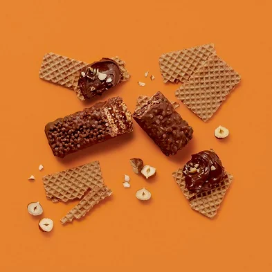 MaxiNutrition Protein Waffle Bar Hazelnut Spread 39g – Zutaten und angeschnittene Riegel